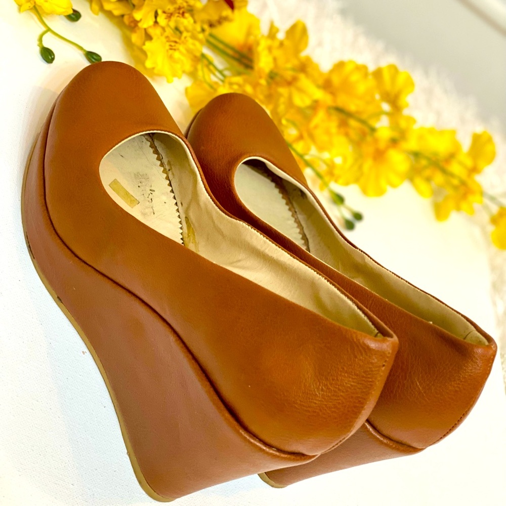 GEZEGEN women shoes size 9.5 in beautiful brown leather color
